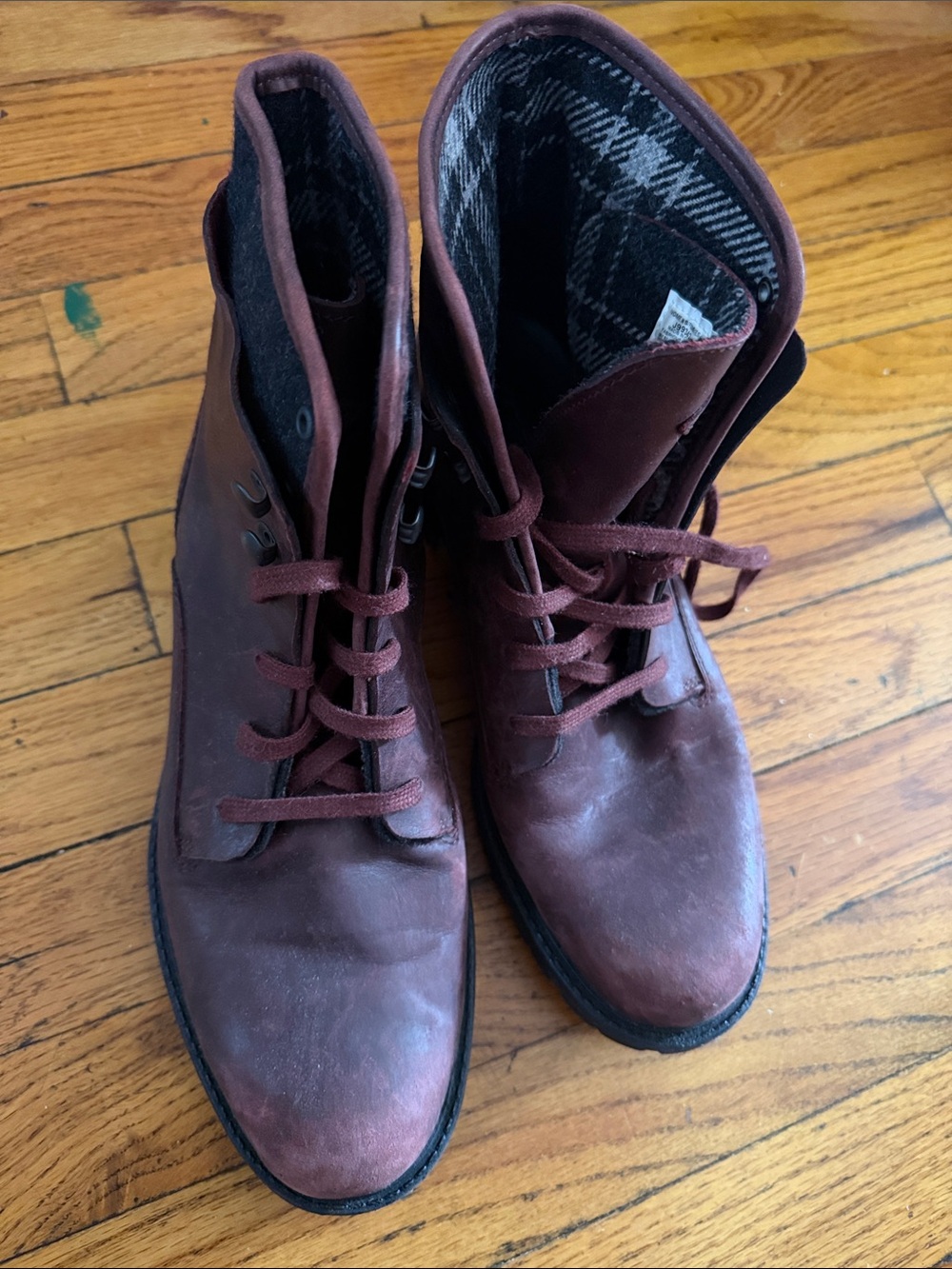 Merrell Women’s Leather and Wool lace up Burgundy boots Size 9